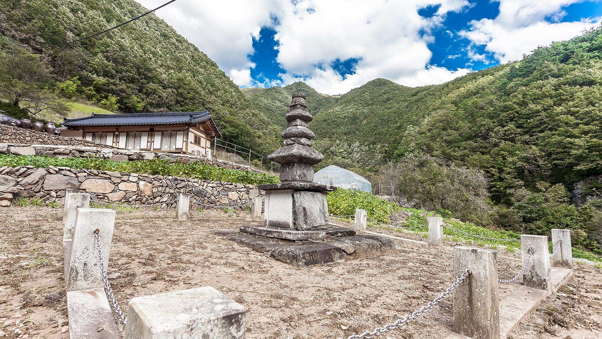 山溪里三層石塔 (Sangye-ri Three-story Stone Pagoda)