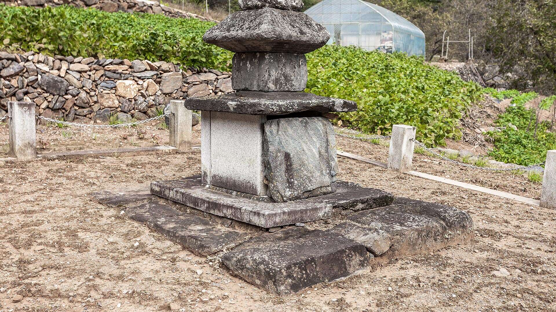 山溪里三層石塔 (Sangye-ri Three-story Stone Pagoda)