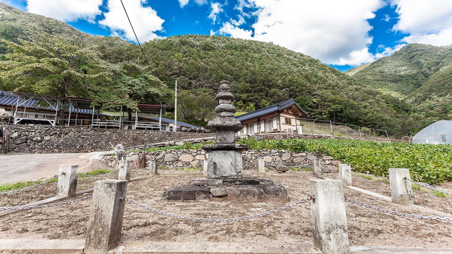 山溪里三層石塔 (Sangye-ri Three-story Stone Pagoda)