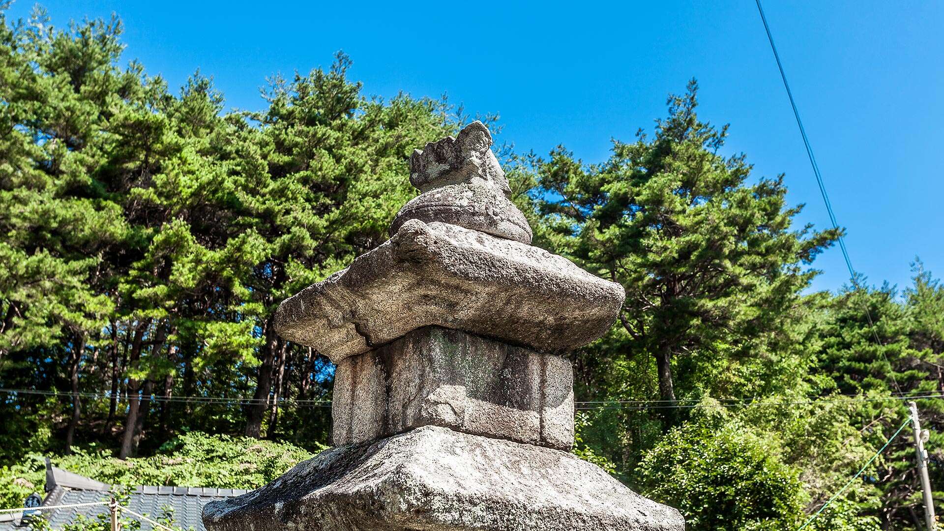坊內里三層石塔 (Bangnae-ri Three-story Stone Pagoda)