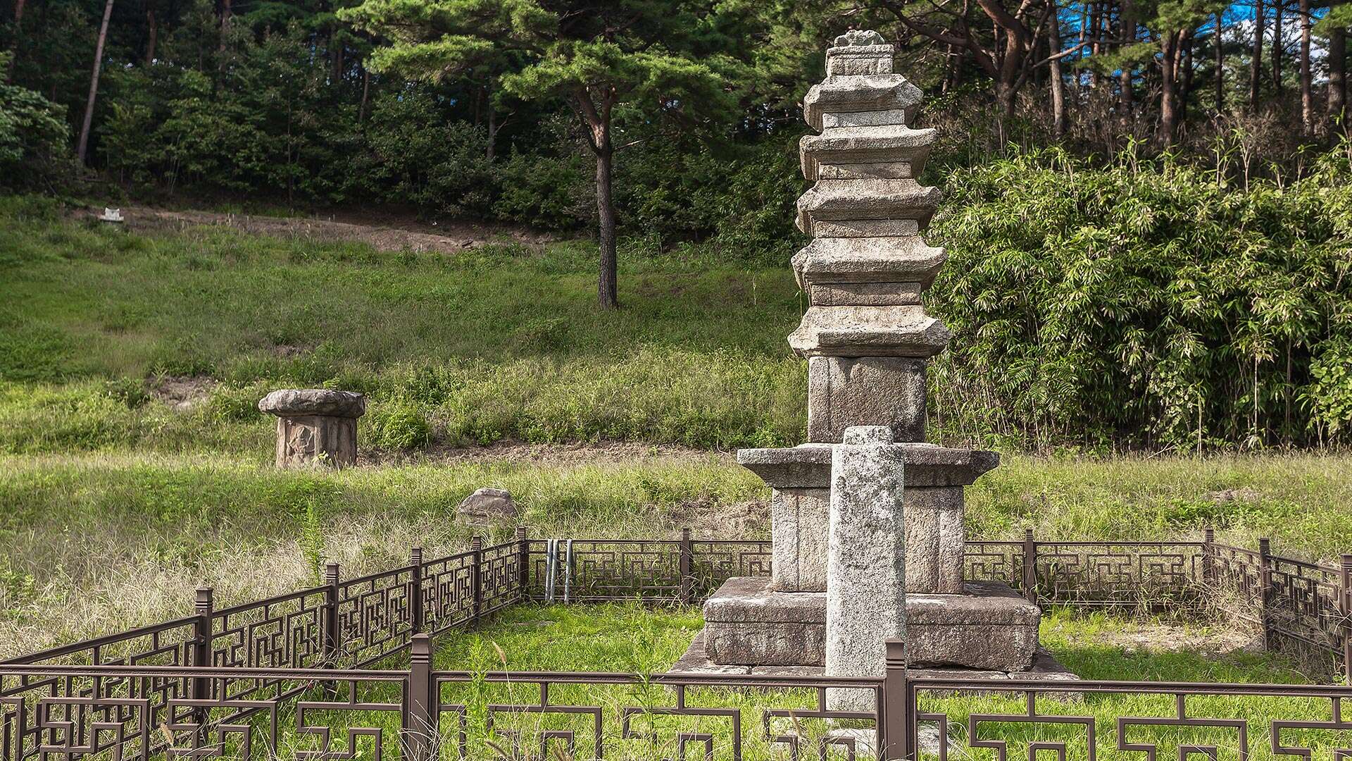 觀音里五層石塔 (Gwaneum-ri Five-story Stone Pagoda)