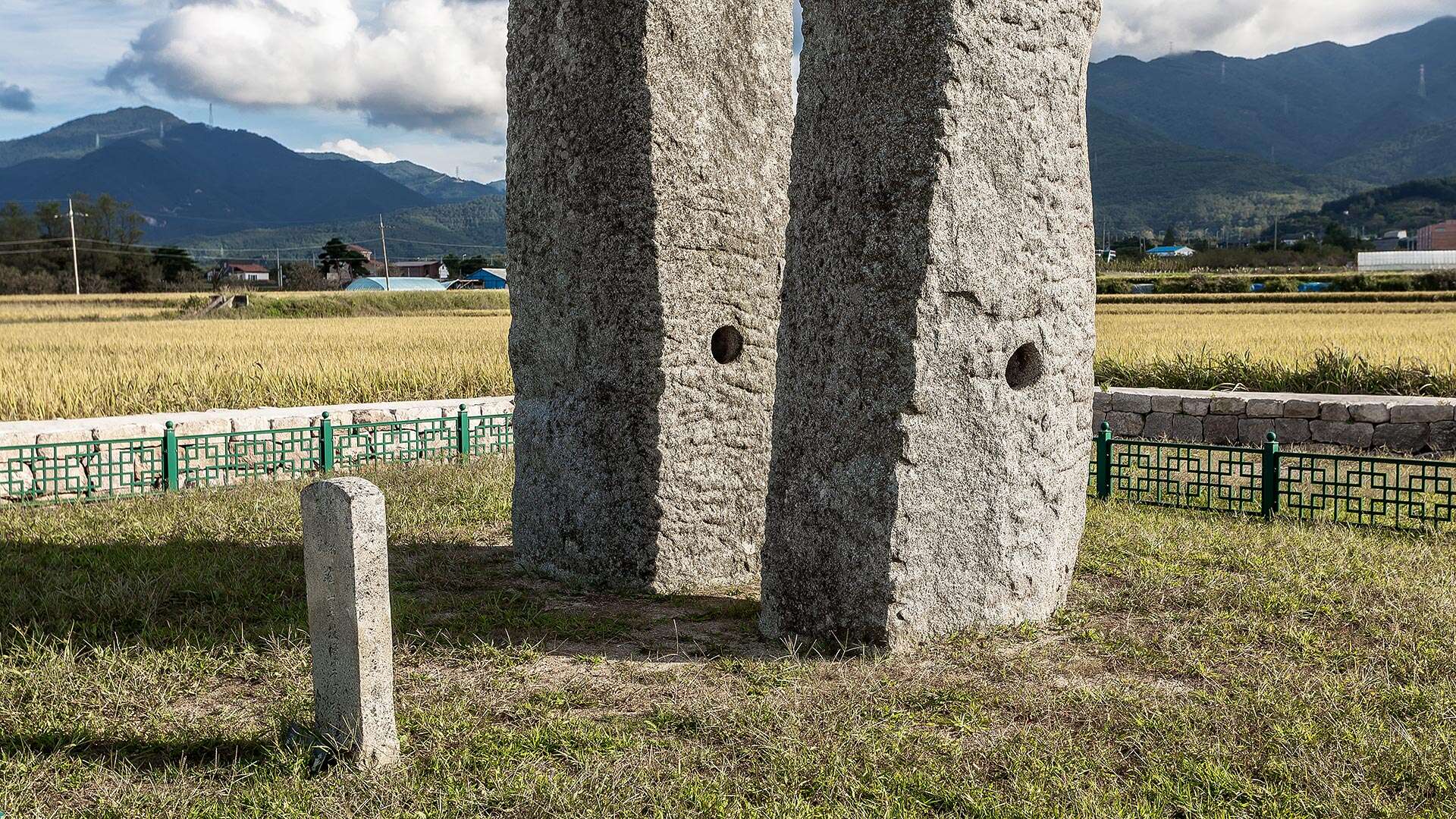 堀山寺址幢竿支柱 (Gulsansa Temple Site Flagpole Supports)