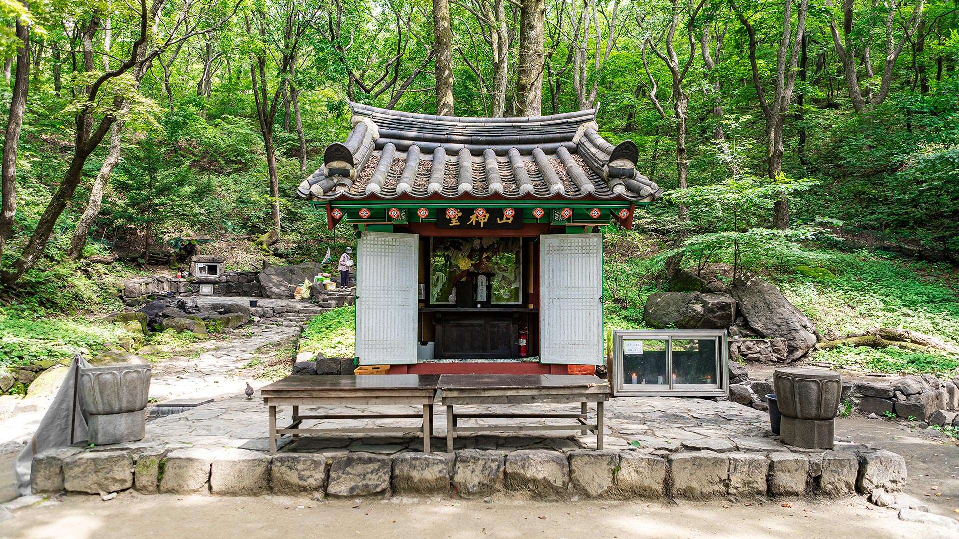 大關嶺山神閣 (Daegwallyeong Sansingak)