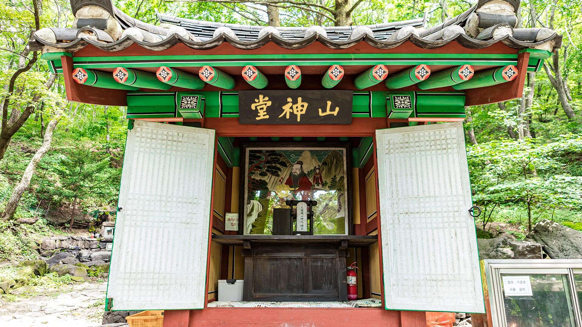大關嶺山神閣 (Daegwallyeong Sansingak)