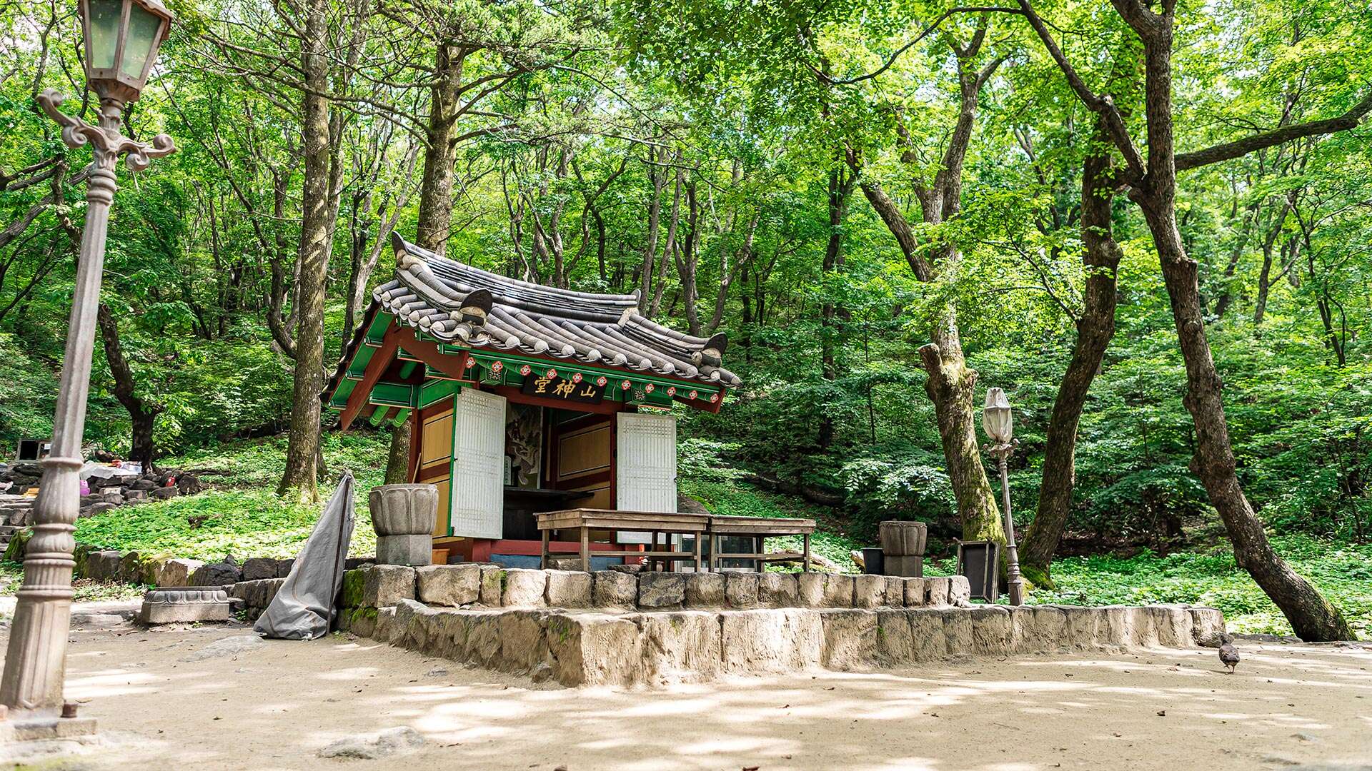 大關嶺山神閣 (Daegwallyeong Sansingak)