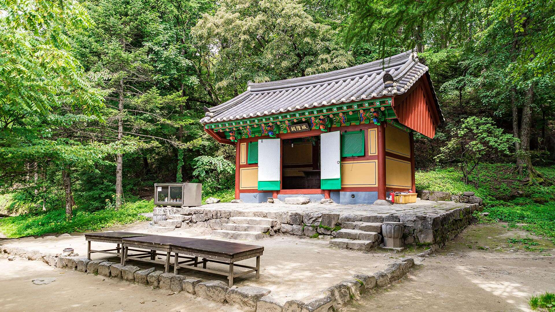 大關嶺山神閣 (Daegwallyeong Sansingak)