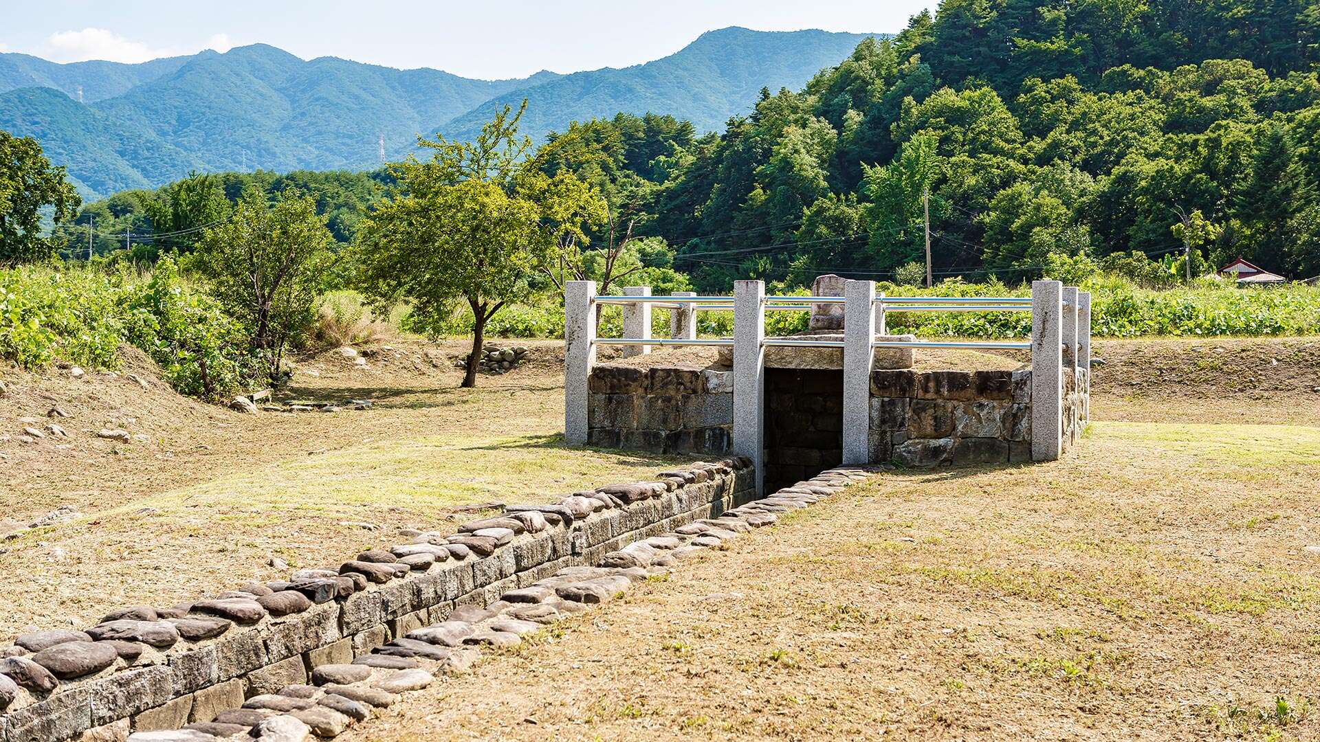 鶴村