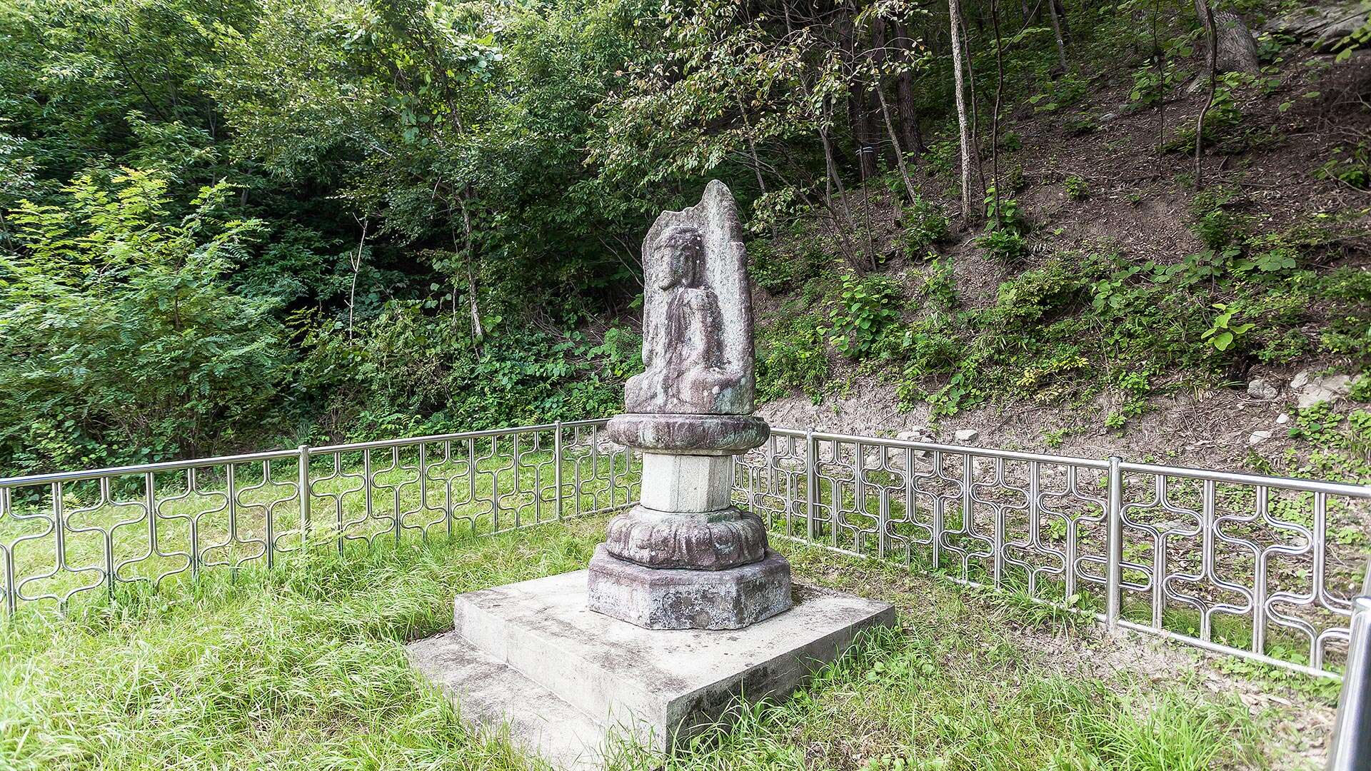 普光里石造如來坐像 (Bogwang-ri Seated Stone Buddha)