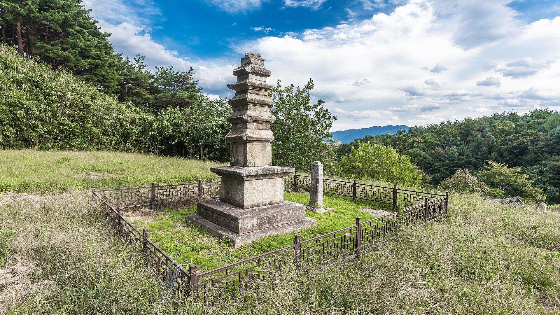 觀音里五層石塔 (Gwaneum-ri Five-story Stone Pagoda)