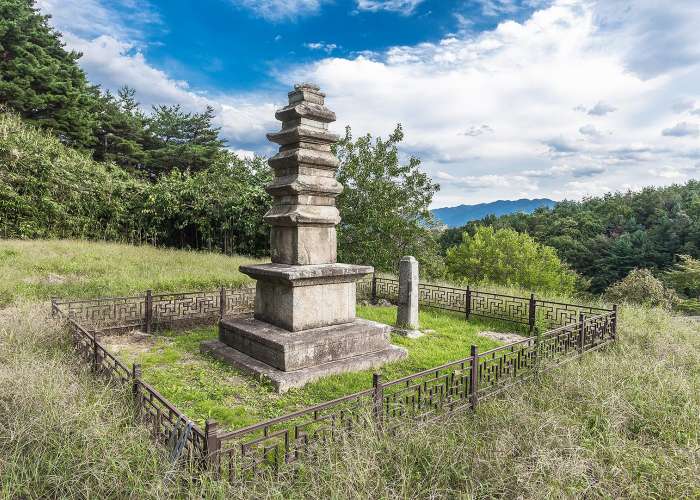 觀音里五層石塔 (Gwaneum-ri Five-story Stone Pagoda)