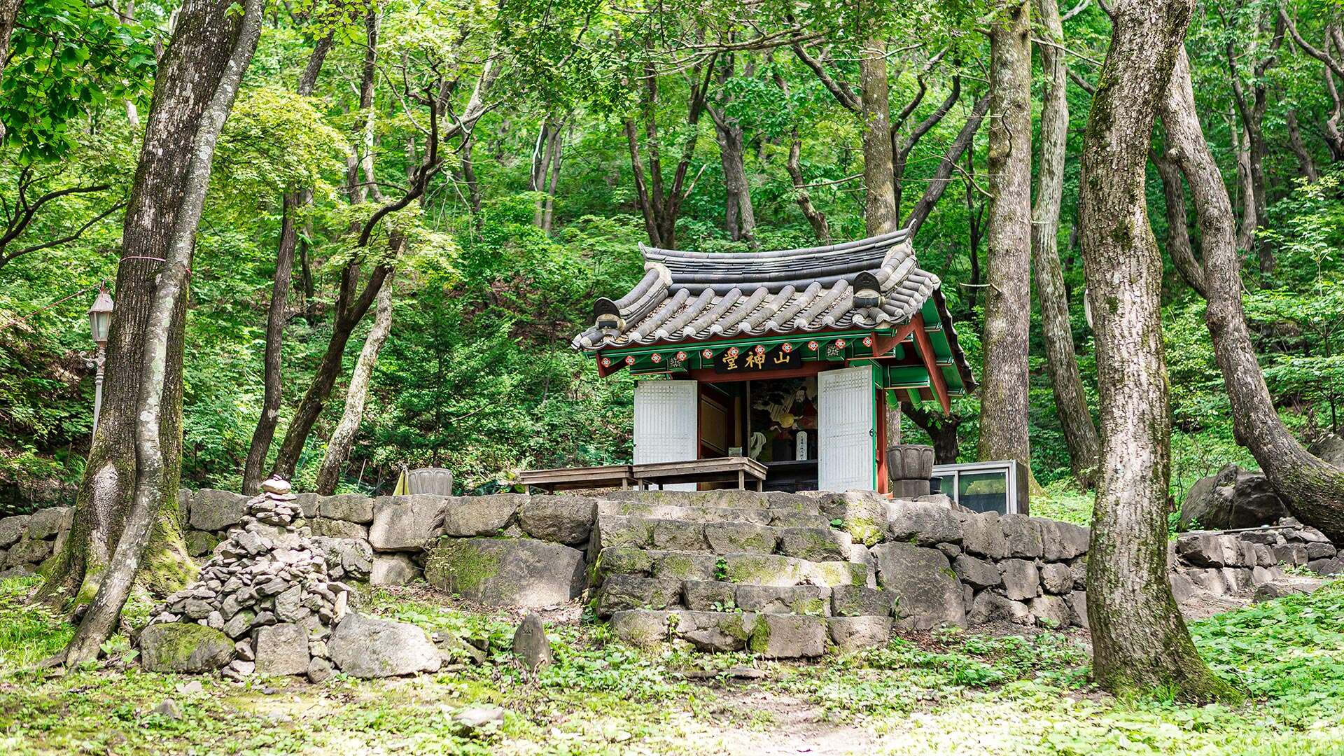 大關嶺山神閣 (Daegwallyeong Sansingak)