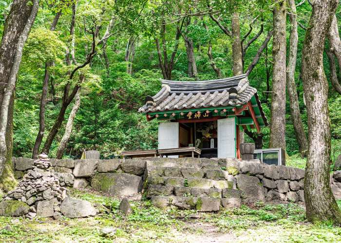 大關嶺山神閣 (Daegwallyeong Sansingak)