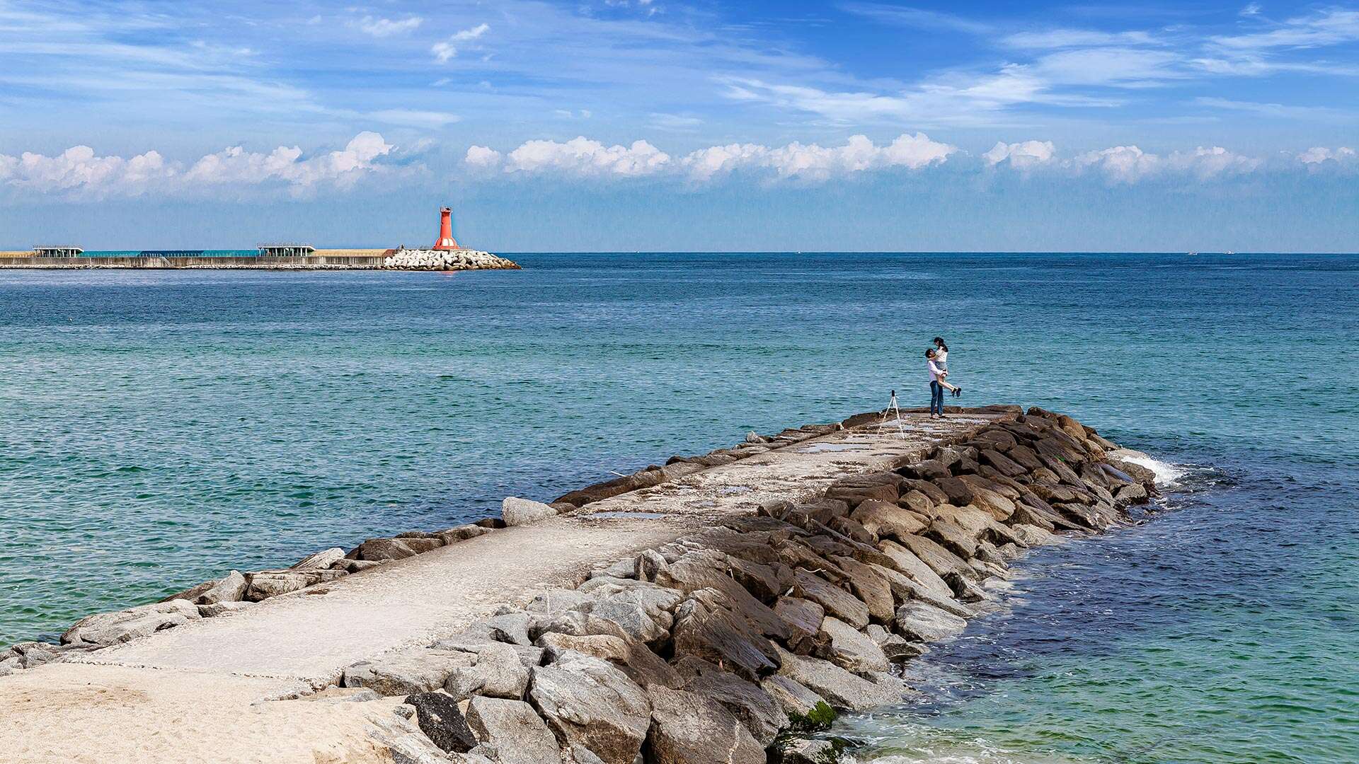 人们在《守护者03》拍摄现场玩耍