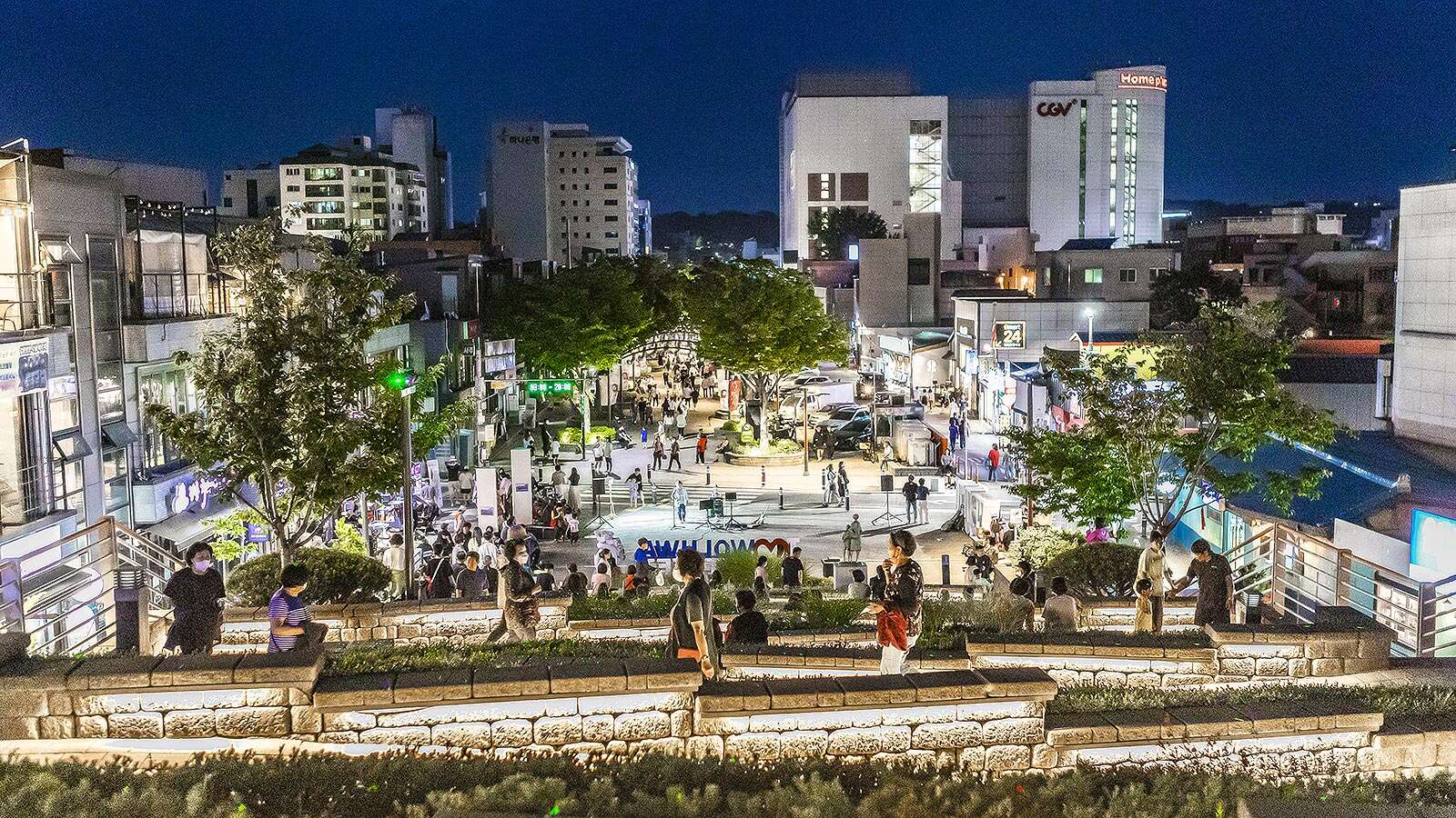 月华街公园夜市灯光秀