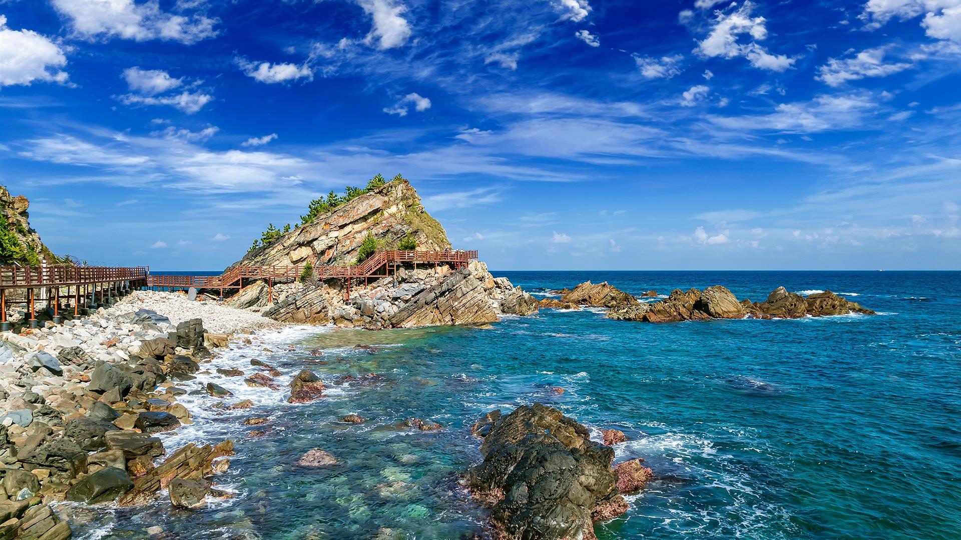 贞洞-深谷巴渡桥路 05 号，可欣赏扇岩和海景