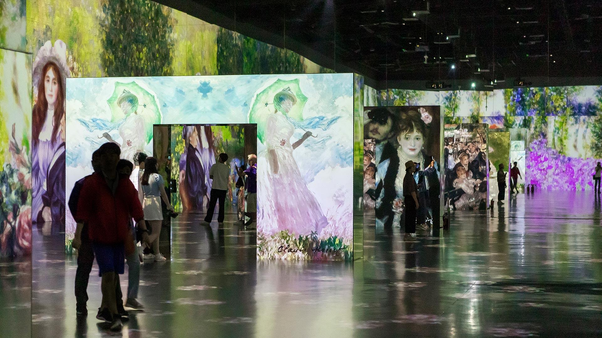 人们在艺术博物馆欣赏 01