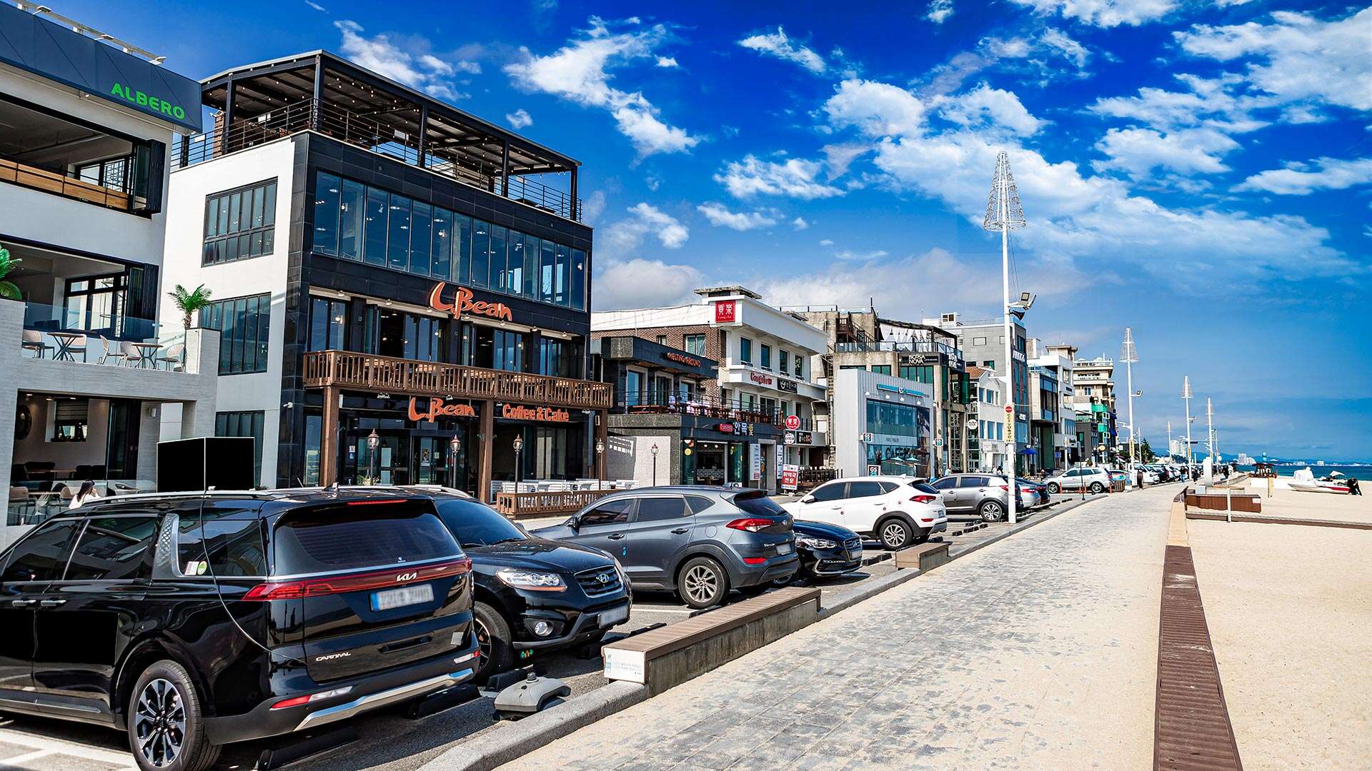 人们在江陵咖啡街享受 04