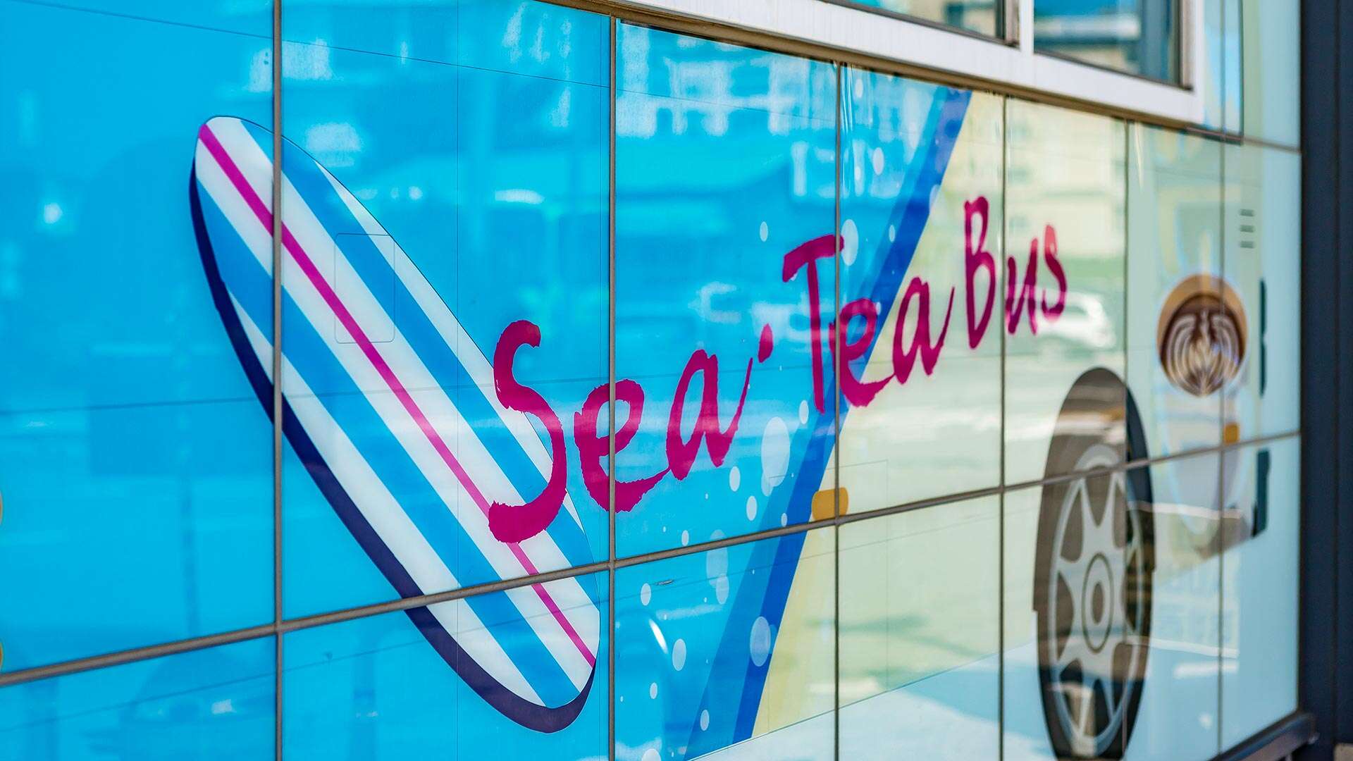 城市公交站壁画